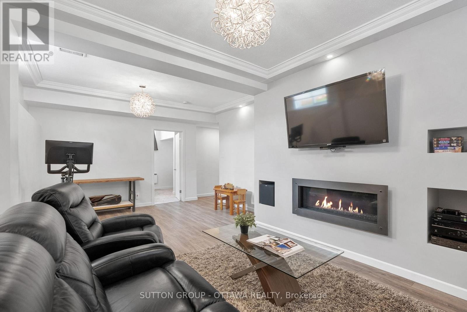 












32 FLINT COURT SW

,
Ottawa,




Ontario
K2J2S1

