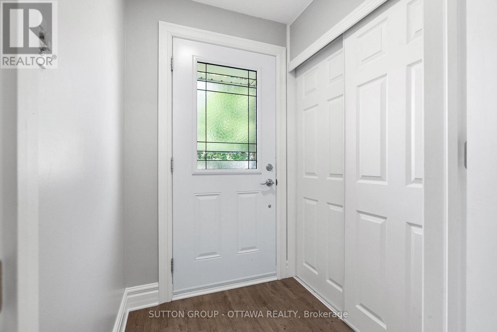 












32 FLINT COURT SW

,
Ottawa,




Ontario
K2J2S1

