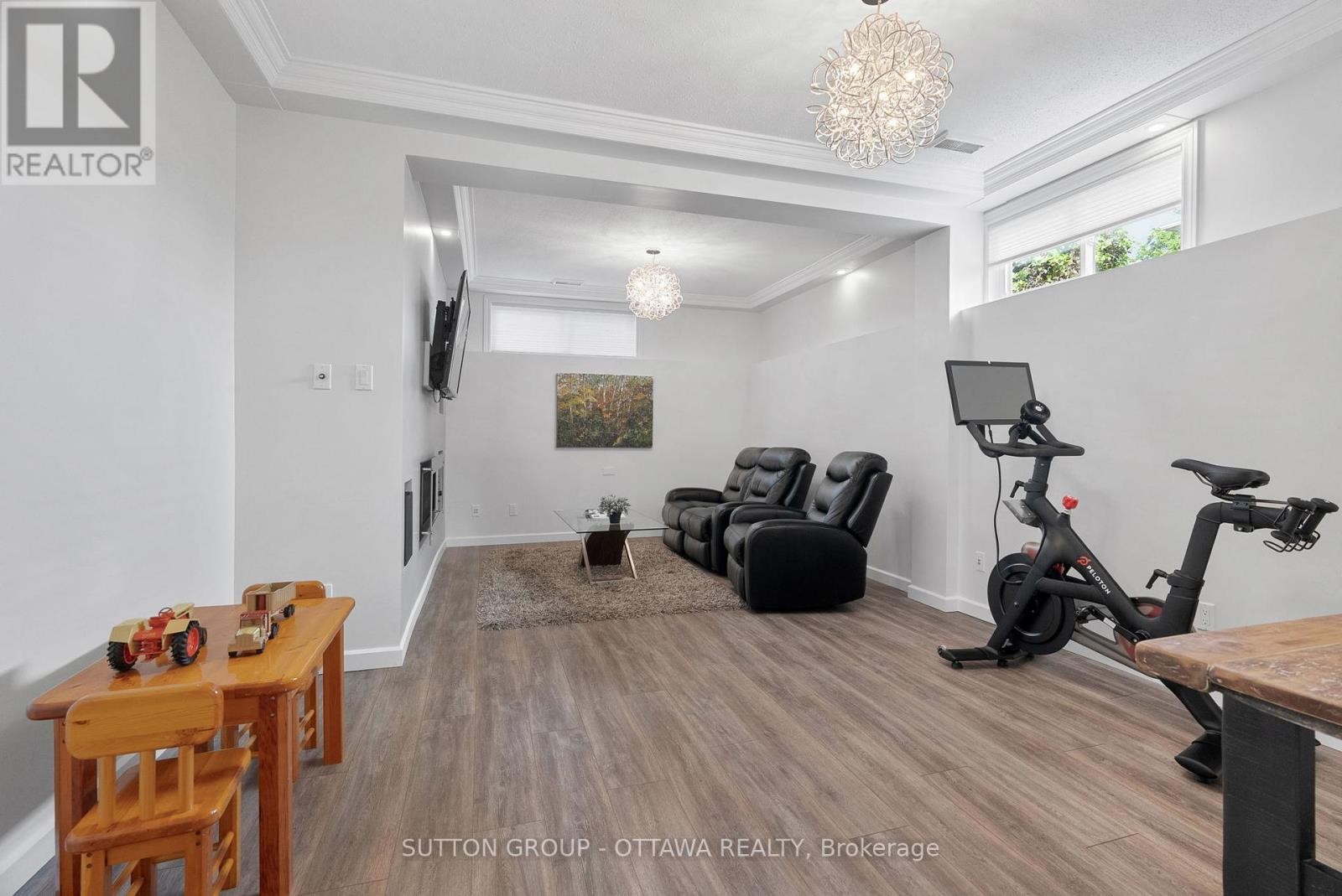 












32 FLINT COURT SW

,
Ottawa,




Ontario
K2J2S1

