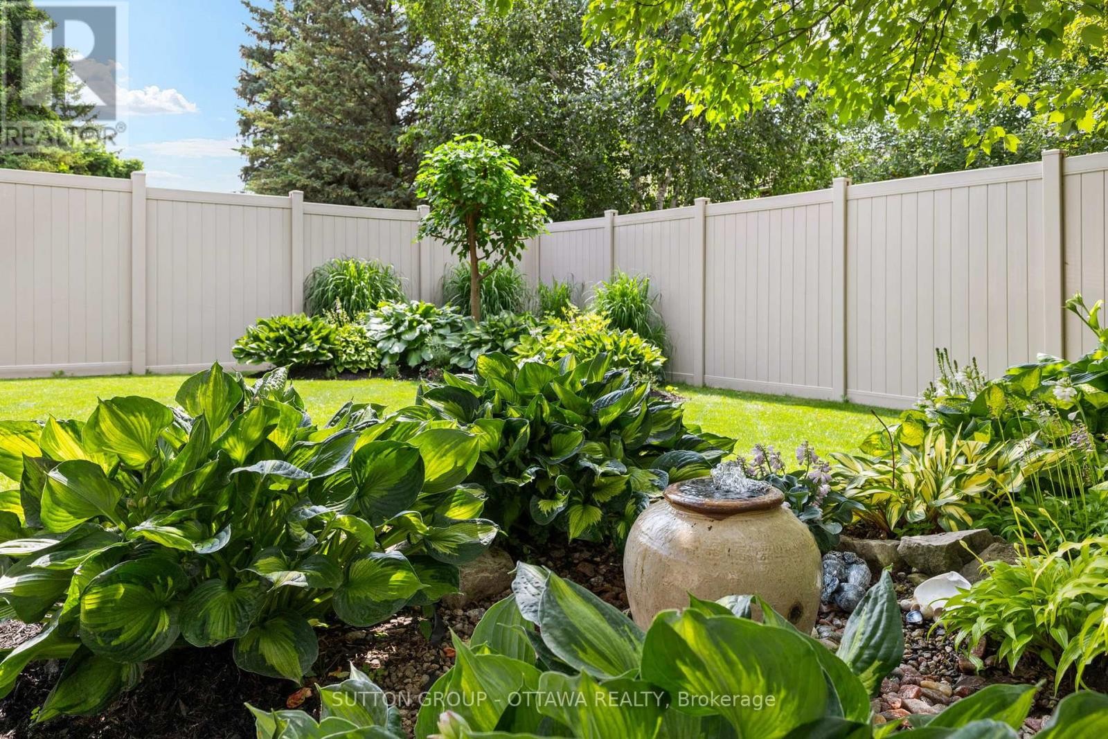 












32 FLINT COURT SW

,
Ottawa,




Ontario
K2J2S1

