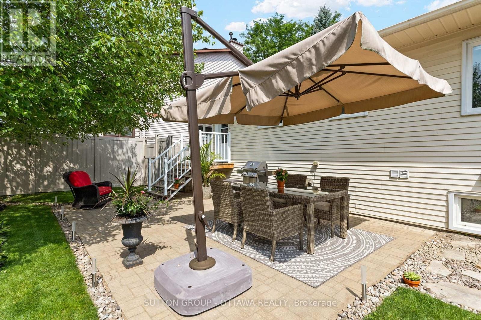 












32 FLINT COURT SW

,
Ottawa,




Ontario
K2J2S1

