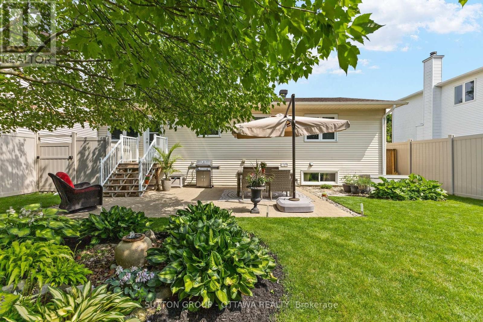 












32 FLINT COURT SW

,
Ottawa,




Ontario
K2J2S1

