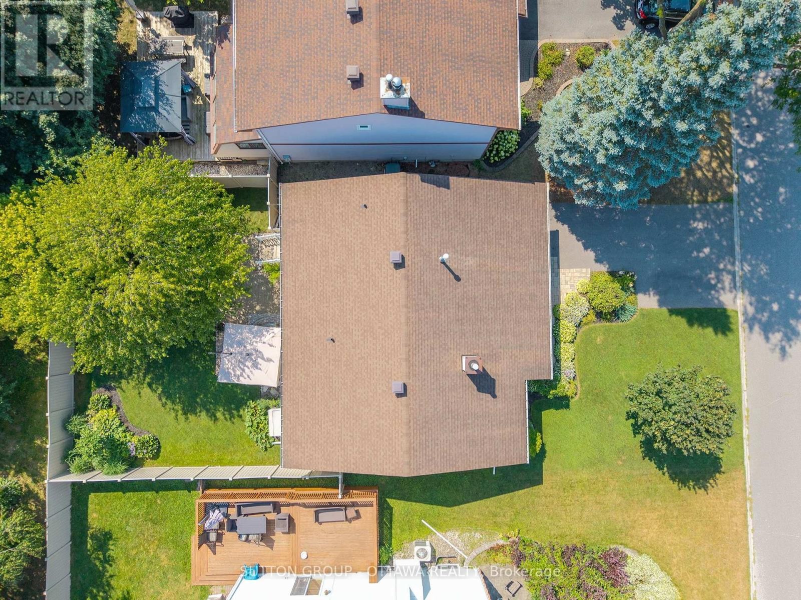 












32 FLINT COURT SW

,
Ottawa,




Ontario
K2J2S1

