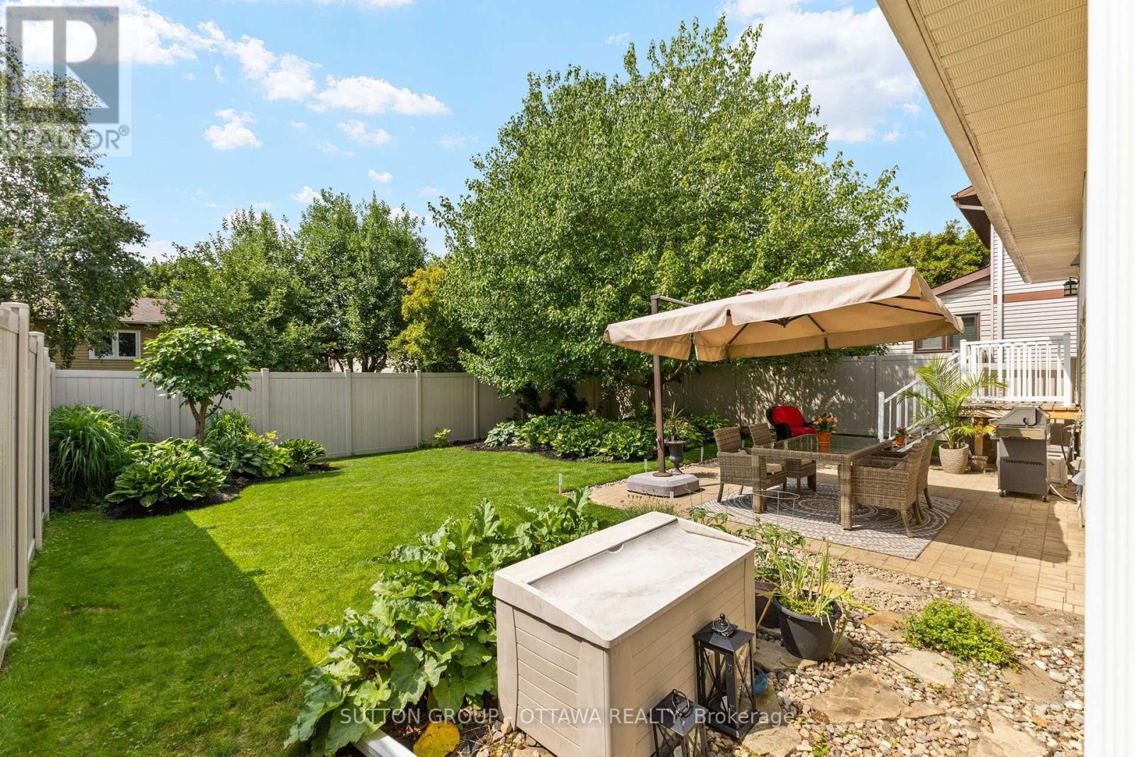 












32 FLINT COURT SW

,
Ottawa,




Ontario
K2J2S1

