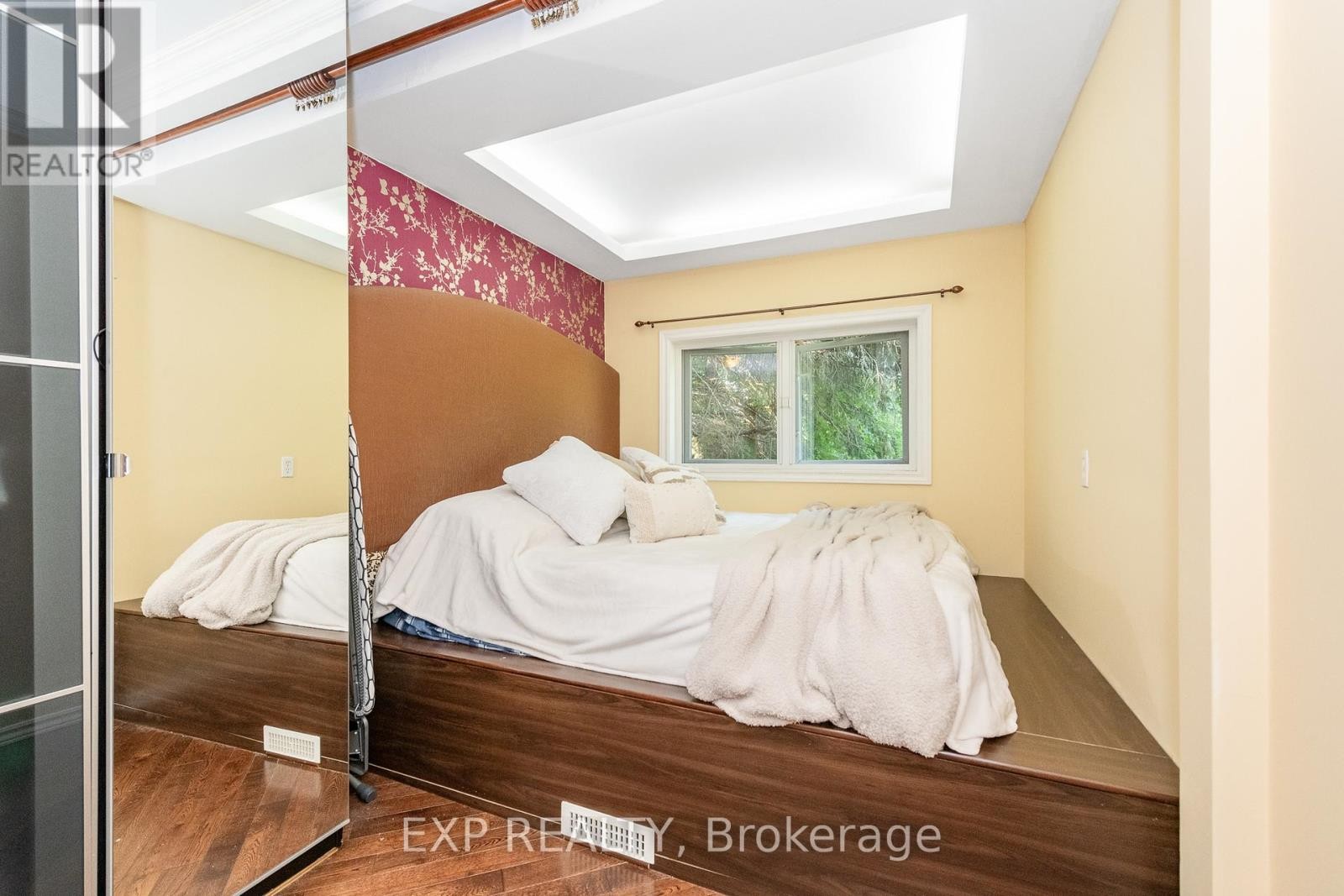 












1807 OLD SECOND LINE ROAD

,
Ottawa,




Ontario
K2K1X7


