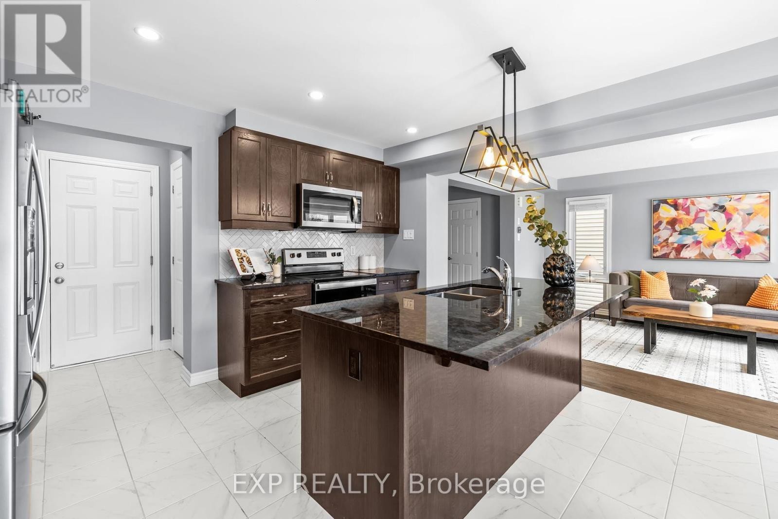 












737 BRITTANIC ROAD

,
Ottawa,




Ontario
K2V0N7

