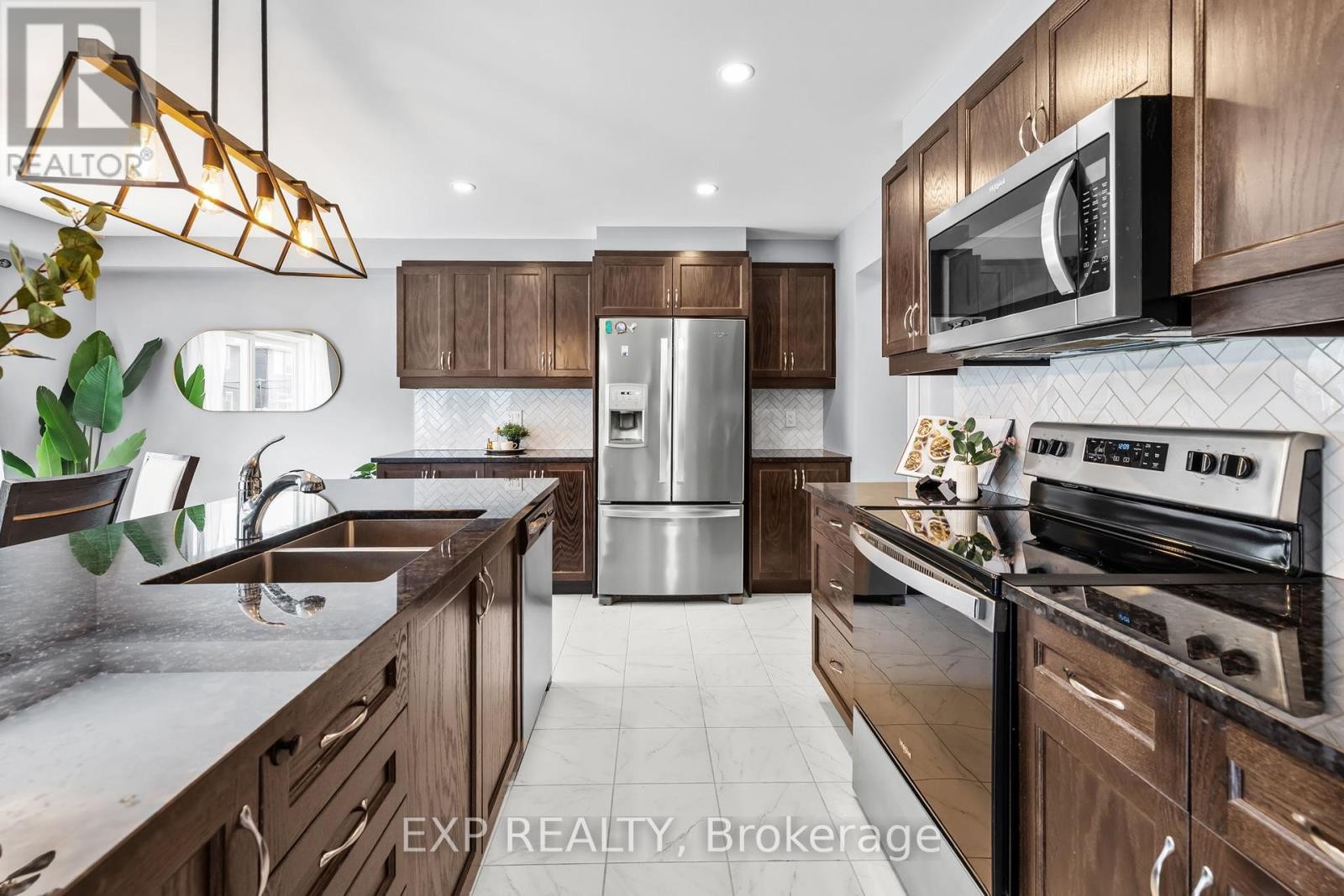 












737 BRITTANIC ROAD

,
Ottawa,




Ontario
K2V0N7

