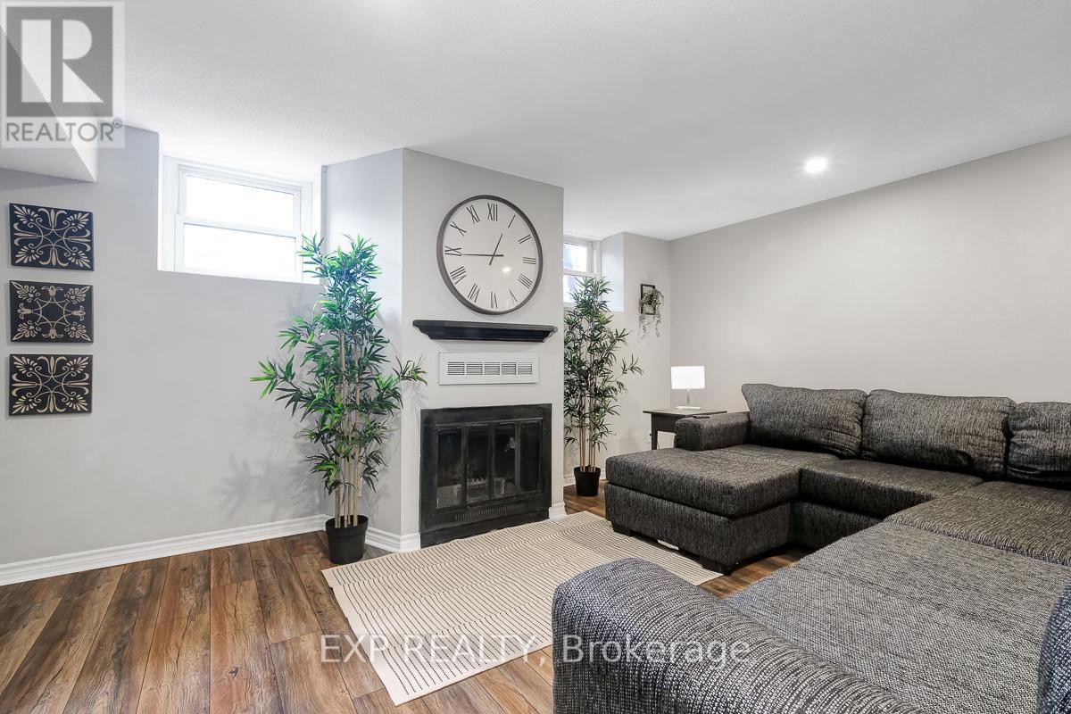 












1 - 244 CHARLOTTE STREET

,
Ottawa,




Ontario
K1N8L3

