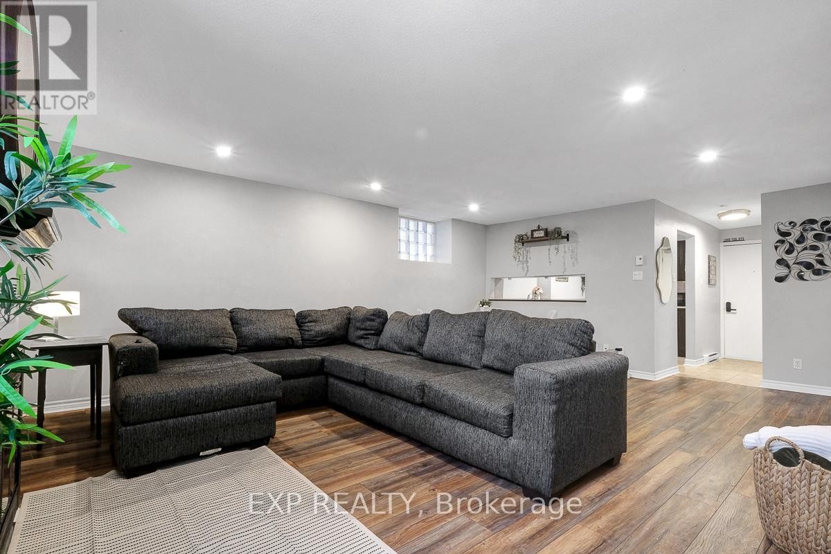 












1 - 244 CHARLOTTE STREET

,
Ottawa,




Ontario
K1N8L3

