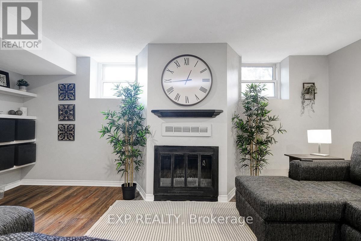 












1 - 244 CHARLOTTE STREET

,
Ottawa,




Ontario
K1N8L3

