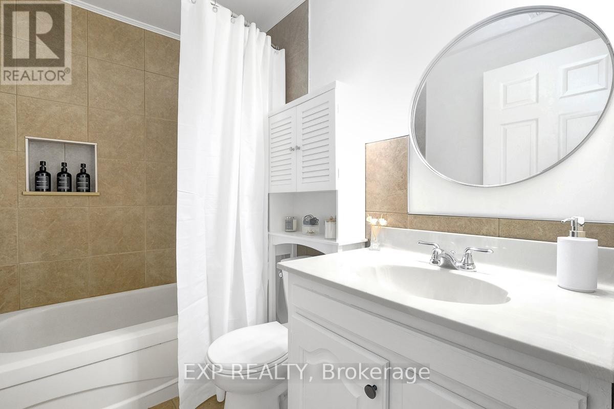 












1 - 244 CHARLOTTE STREET

,
Ottawa,




Ontario
K1N8L3


