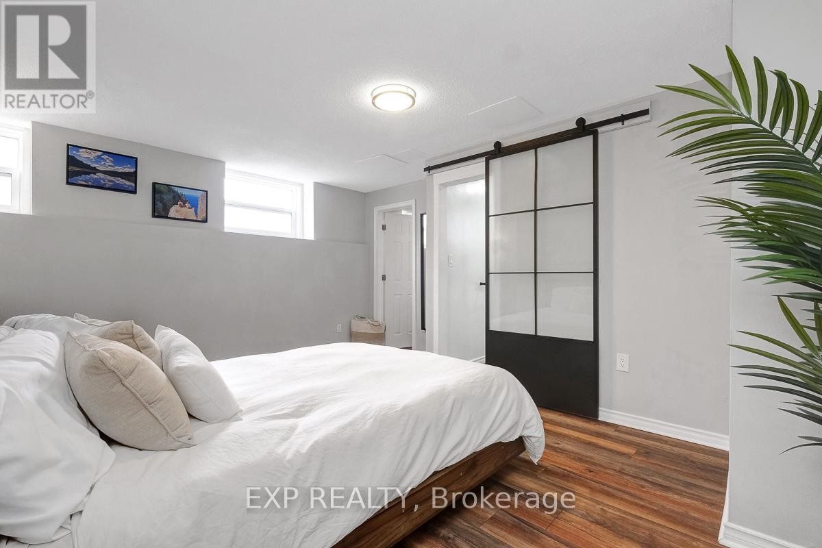 












1 - 244 CHARLOTTE STREET

,
Ottawa,




Ontario
K1N8L3

