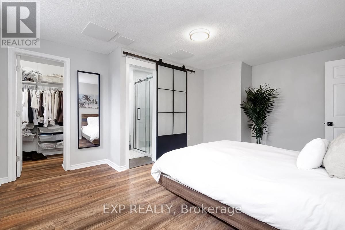 












1 - 244 CHARLOTTE STREET

,
Ottawa,




Ontario
K1N8L3

