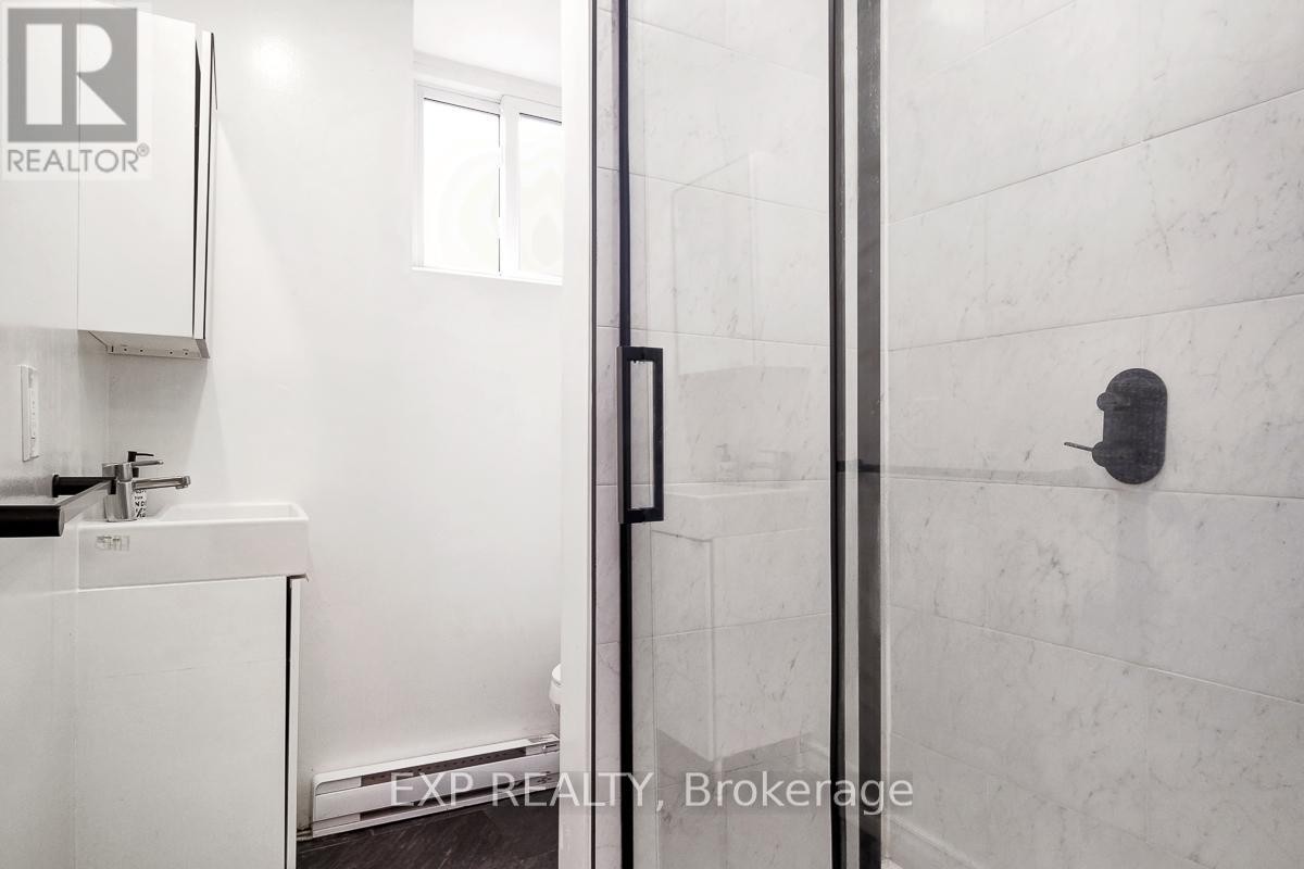 












1 - 244 CHARLOTTE STREET

,
Ottawa,




Ontario
K1N8L3

