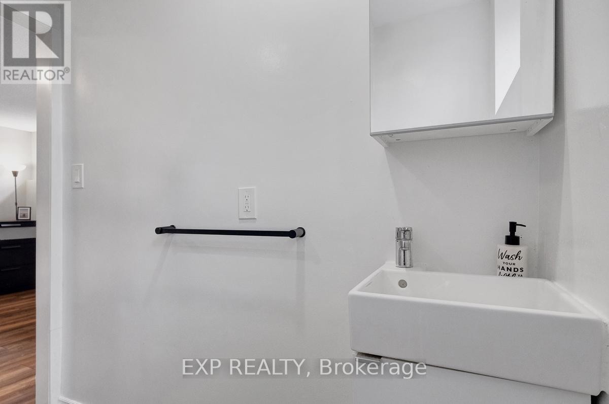 












1 - 244 CHARLOTTE STREET

,
Ottawa,




Ontario
K1N8L3

