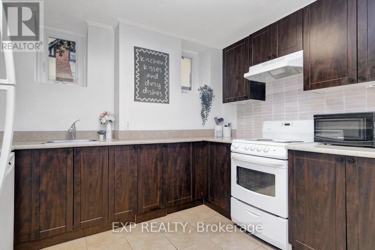 












1 - 244 CHARLOTTE STREET

,
Ottawa,




Ontario
K1N8L3

