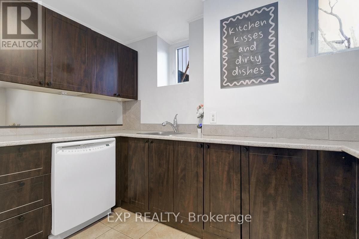 












1 - 244 CHARLOTTE STREET

,
Ottawa,




Ontario
K1N8L3

