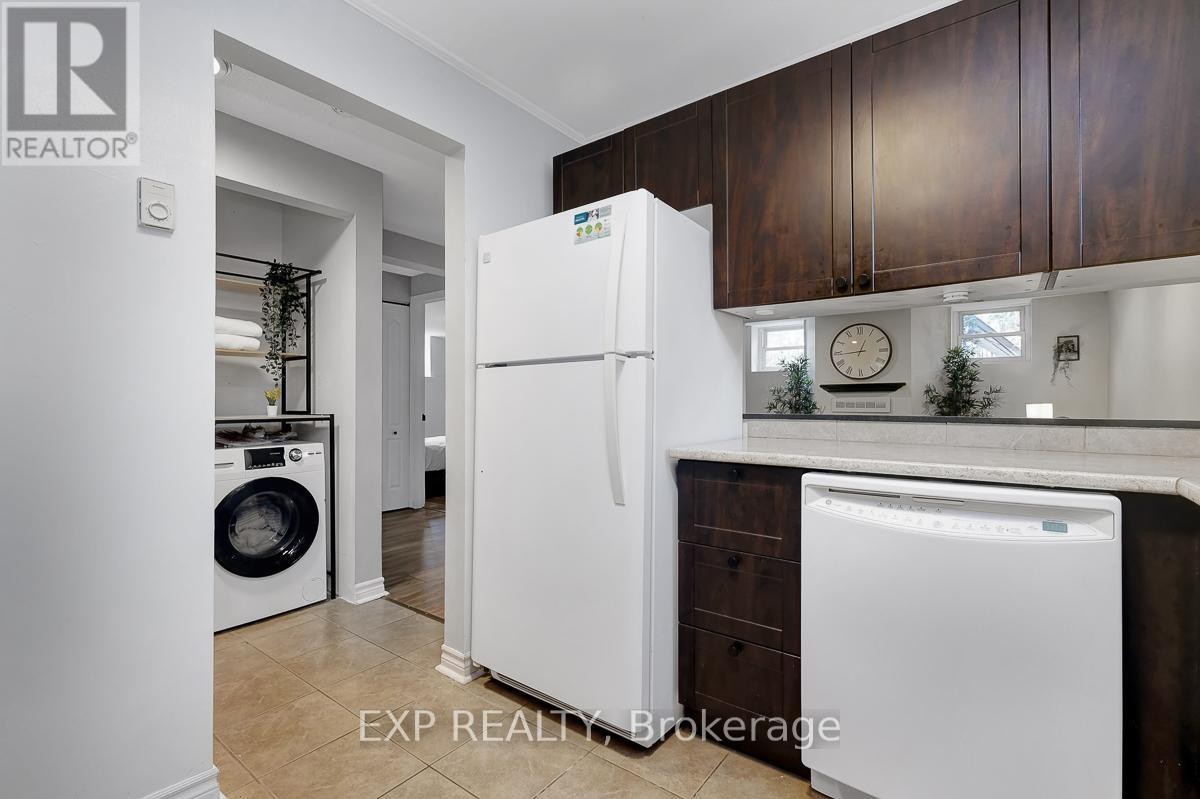 












1 - 244 CHARLOTTE STREET

,
Ottawa,




Ontario
K1N8L3

