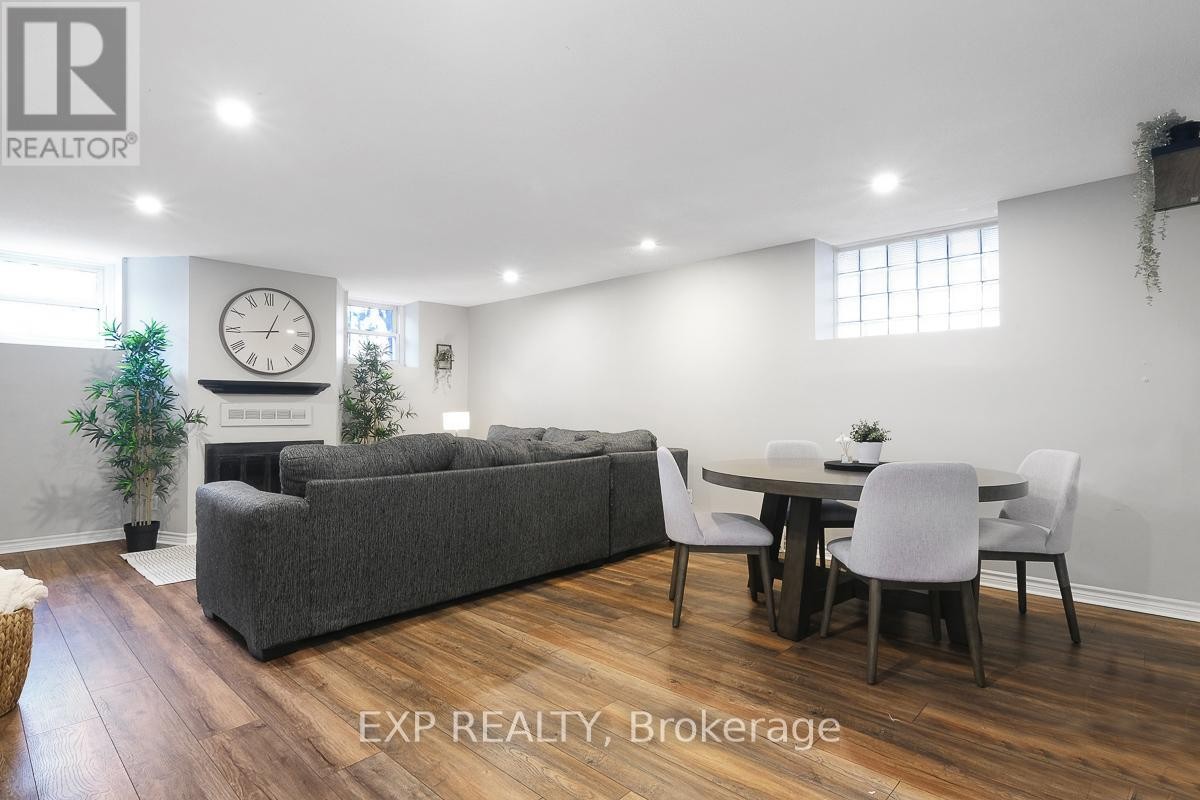 












1 - 244 CHARLOTTE STREET

,
Ottawa,




Ontario
K1N8L3

