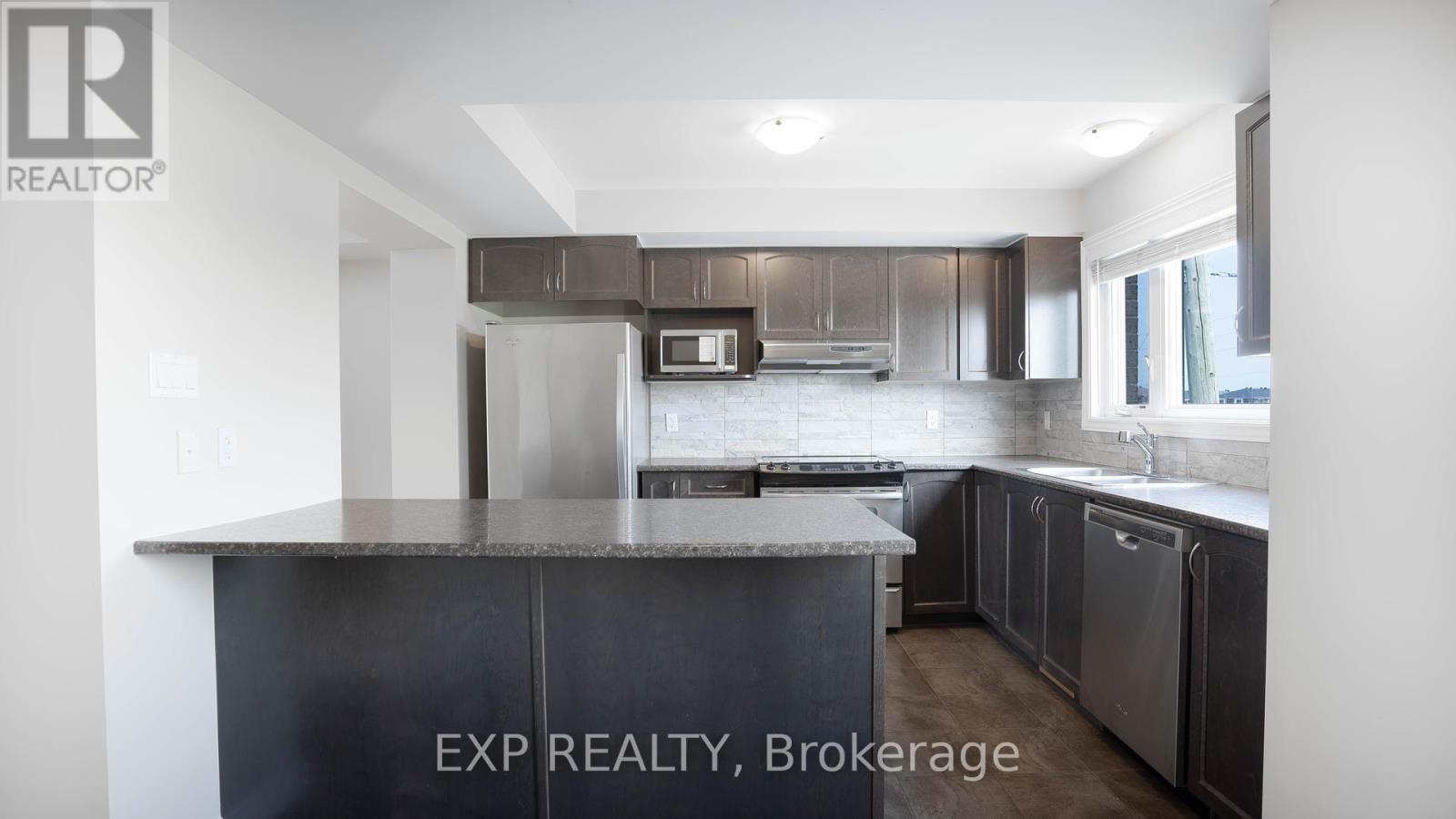 












516 SILVERTIP LANE

,
Ottawa,




Ontario
K2T0H7

