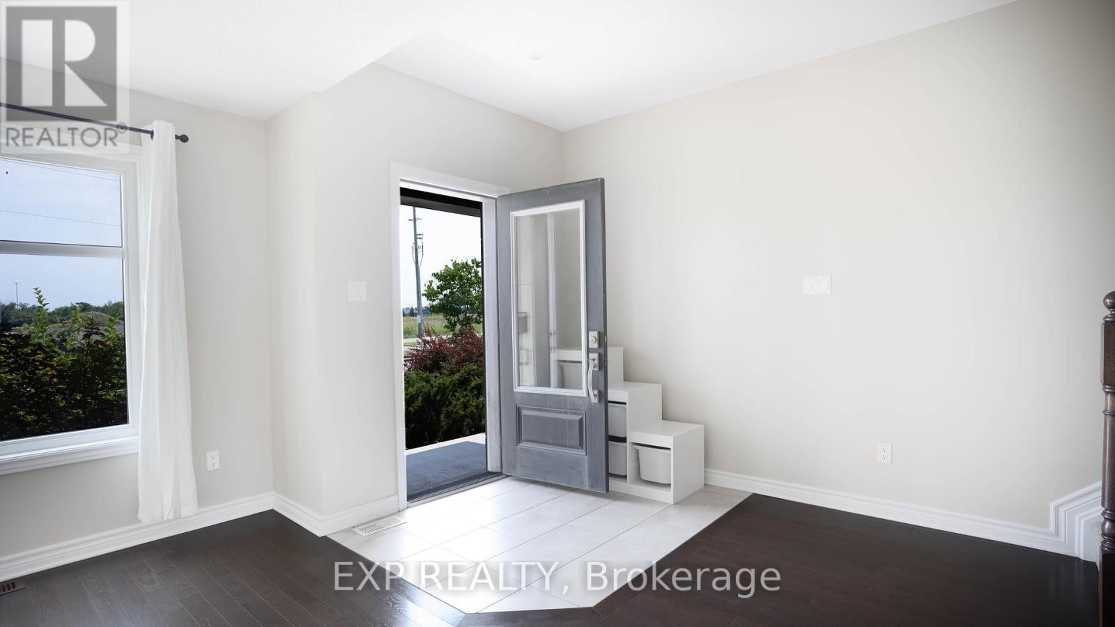 












516 SILVERTIP LANE

,
Ottawa,




Ontario
K2T0H7

