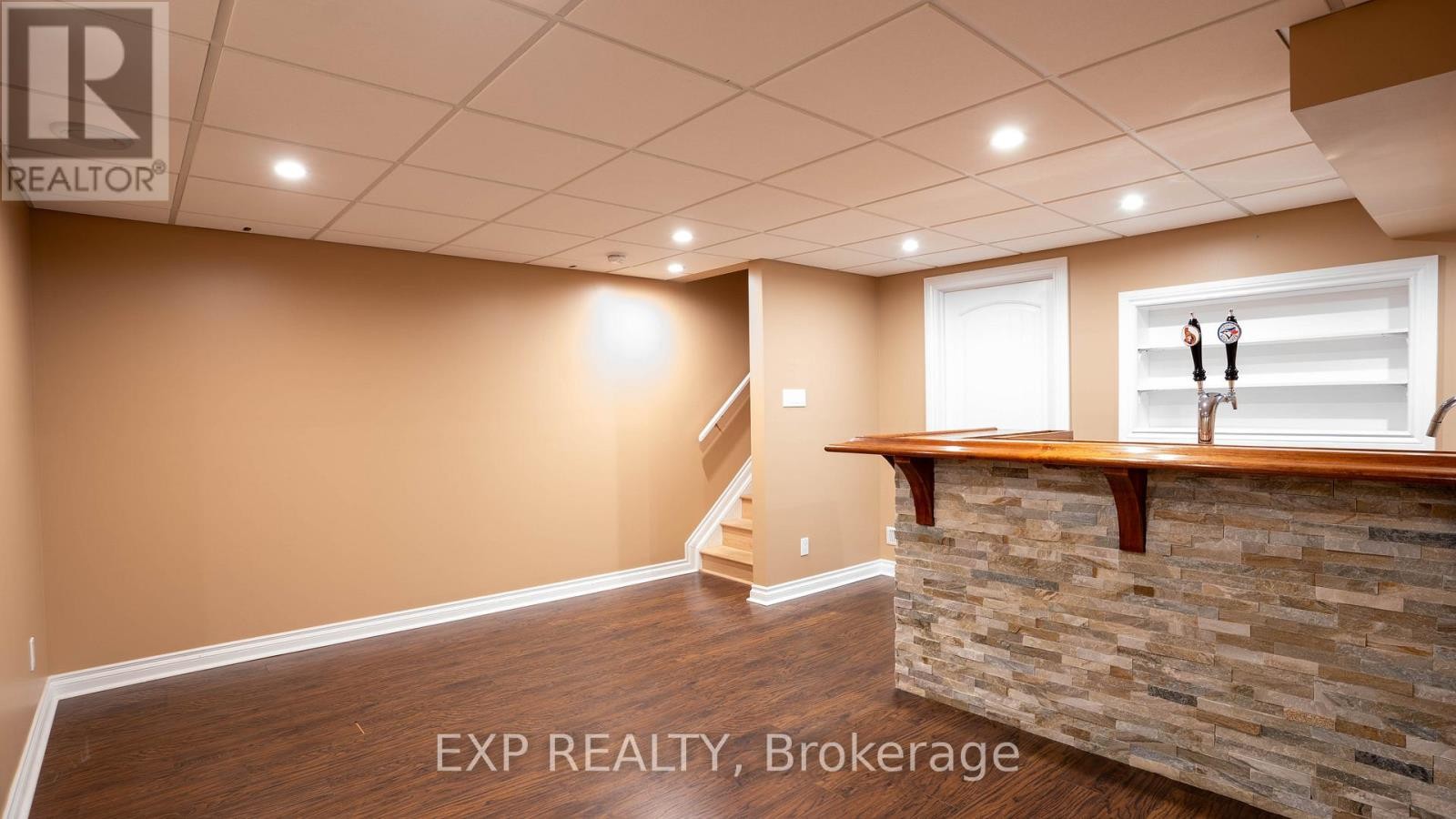 












516 SILVERTIP LANE

,
Ottawa,




Ontario
K2T0H7

