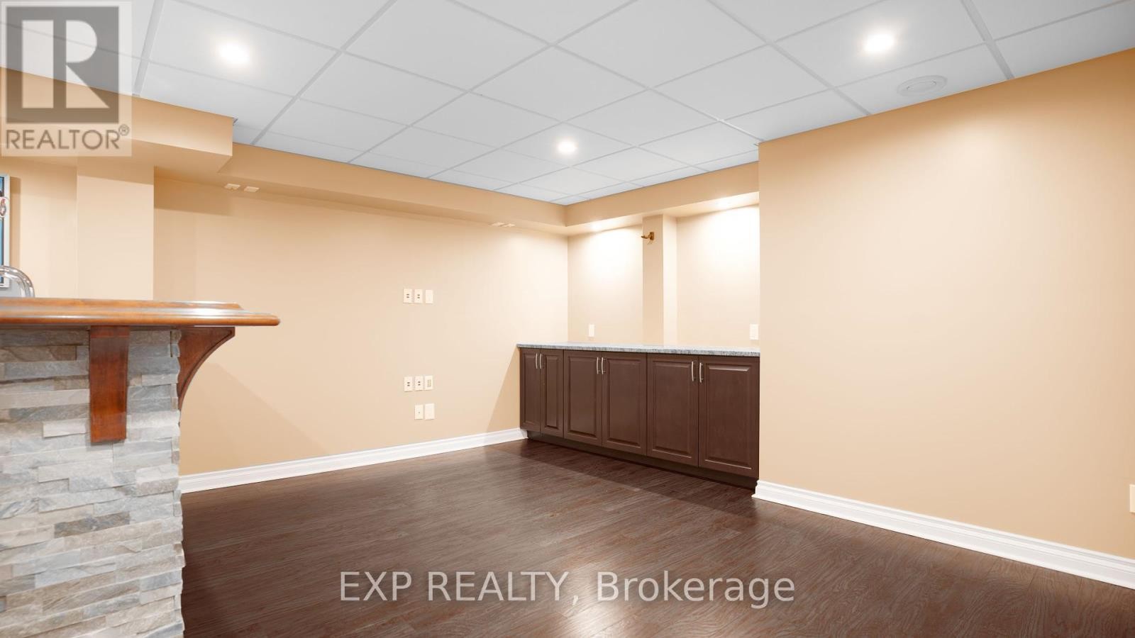 












516 SILVERTIP LANE

,
Ottawa,




Ontario
K2T0H7

