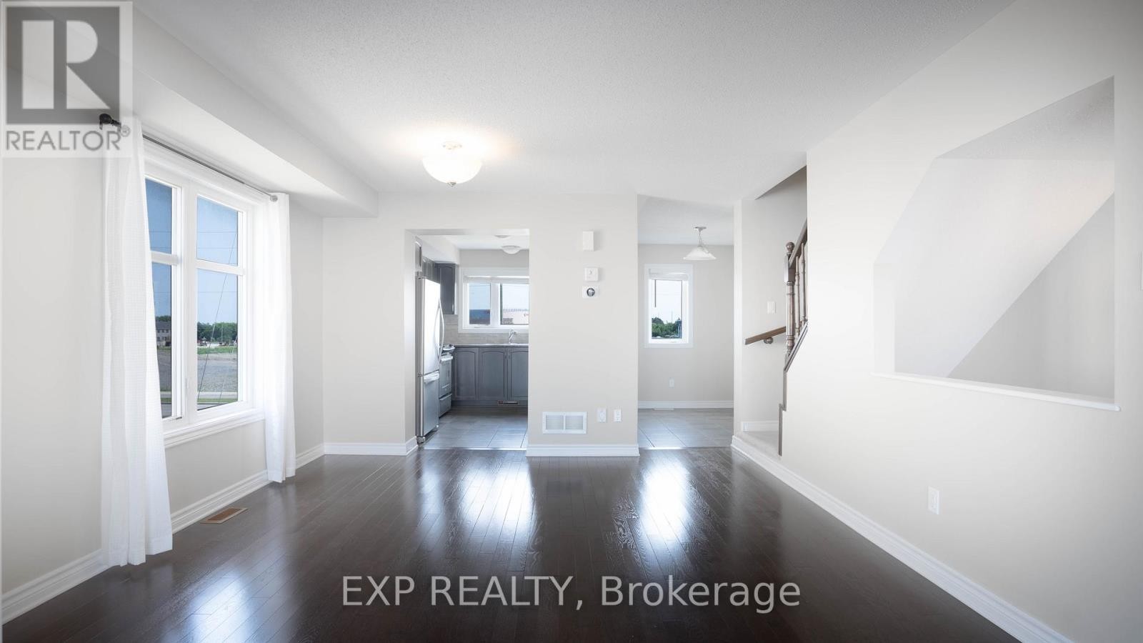 












516 SILVERTIP LANE

,
Ottawa,




Ontario
K2T0H7

