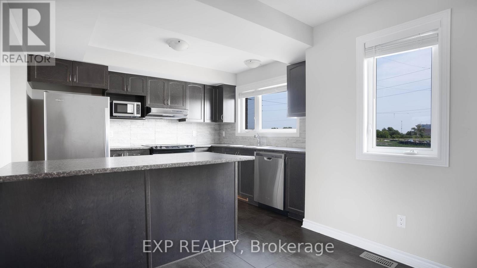 












516 SILVERTIP LANE

,
Ottawa,




Ontario
K2T0H7

