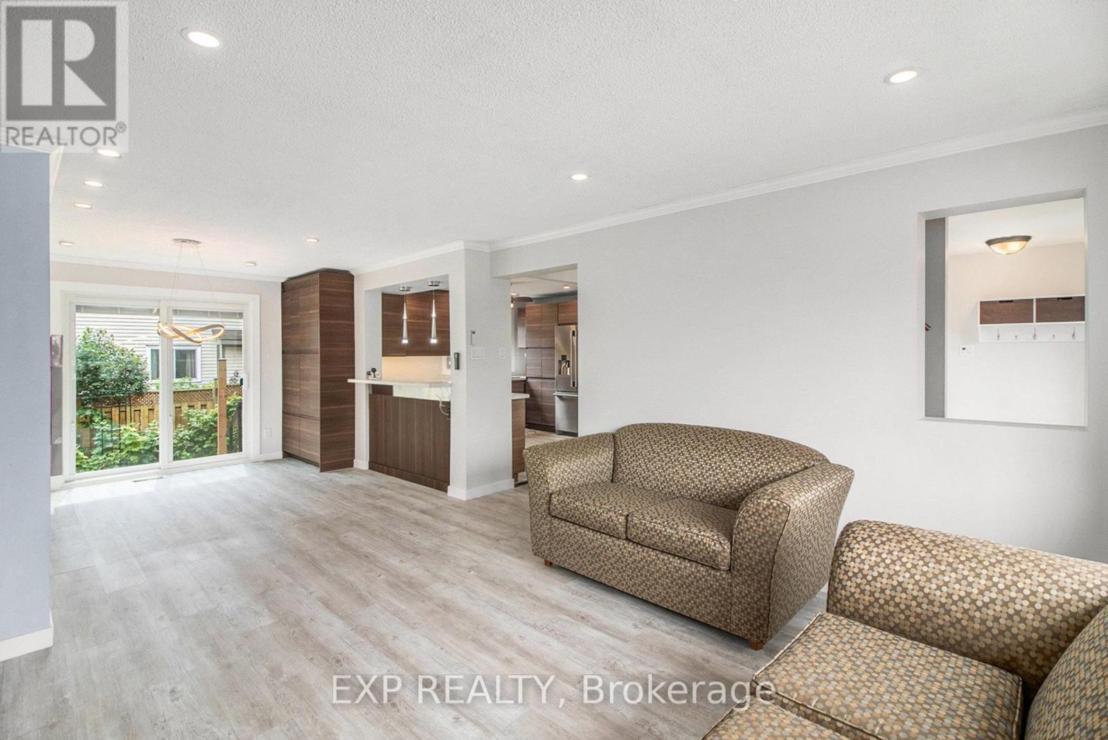 












406 WOODFIELD DRIVE

,
Ottawa,




Ontario
K2G3W9

