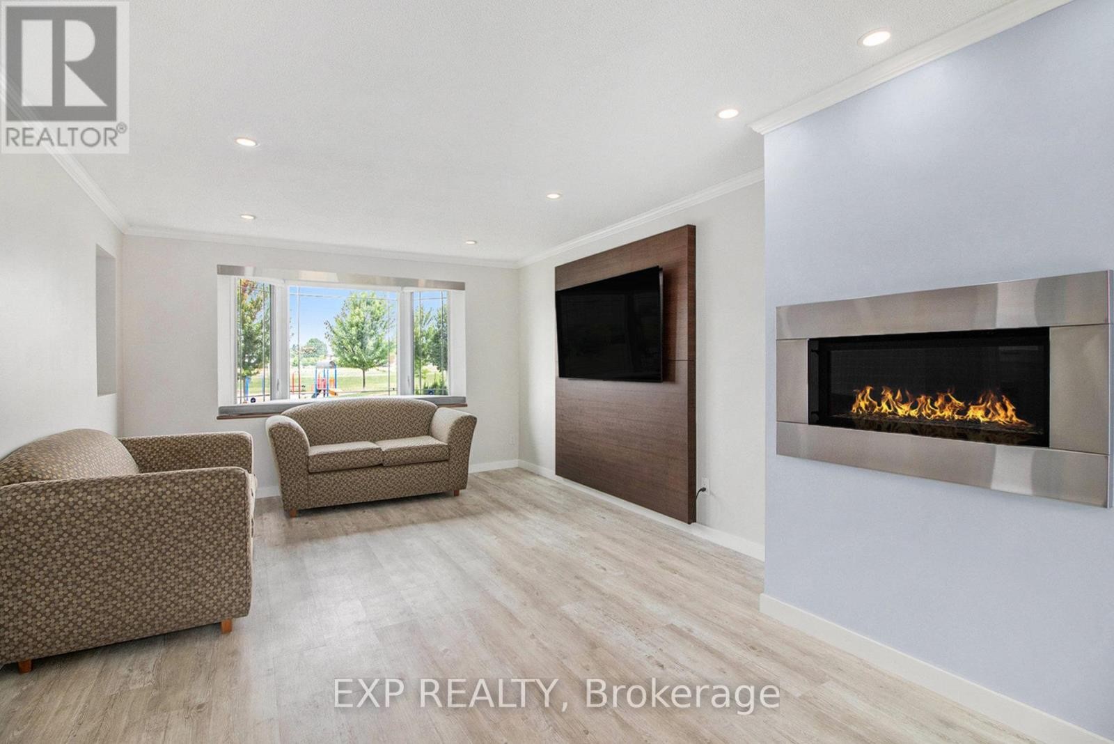 












406 WOODFIELD DRIVE

,
Ottawa,




Ontario
K2G3W9

