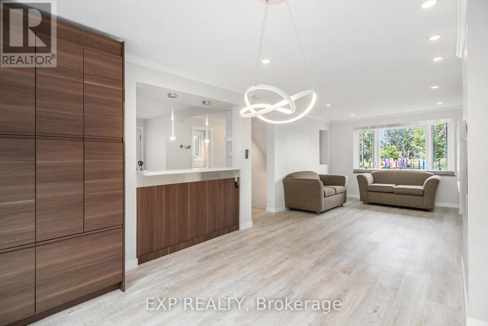 












406 WOODFIELD DRIVE

,
Ottawa,




Ontario
K2G3W9

