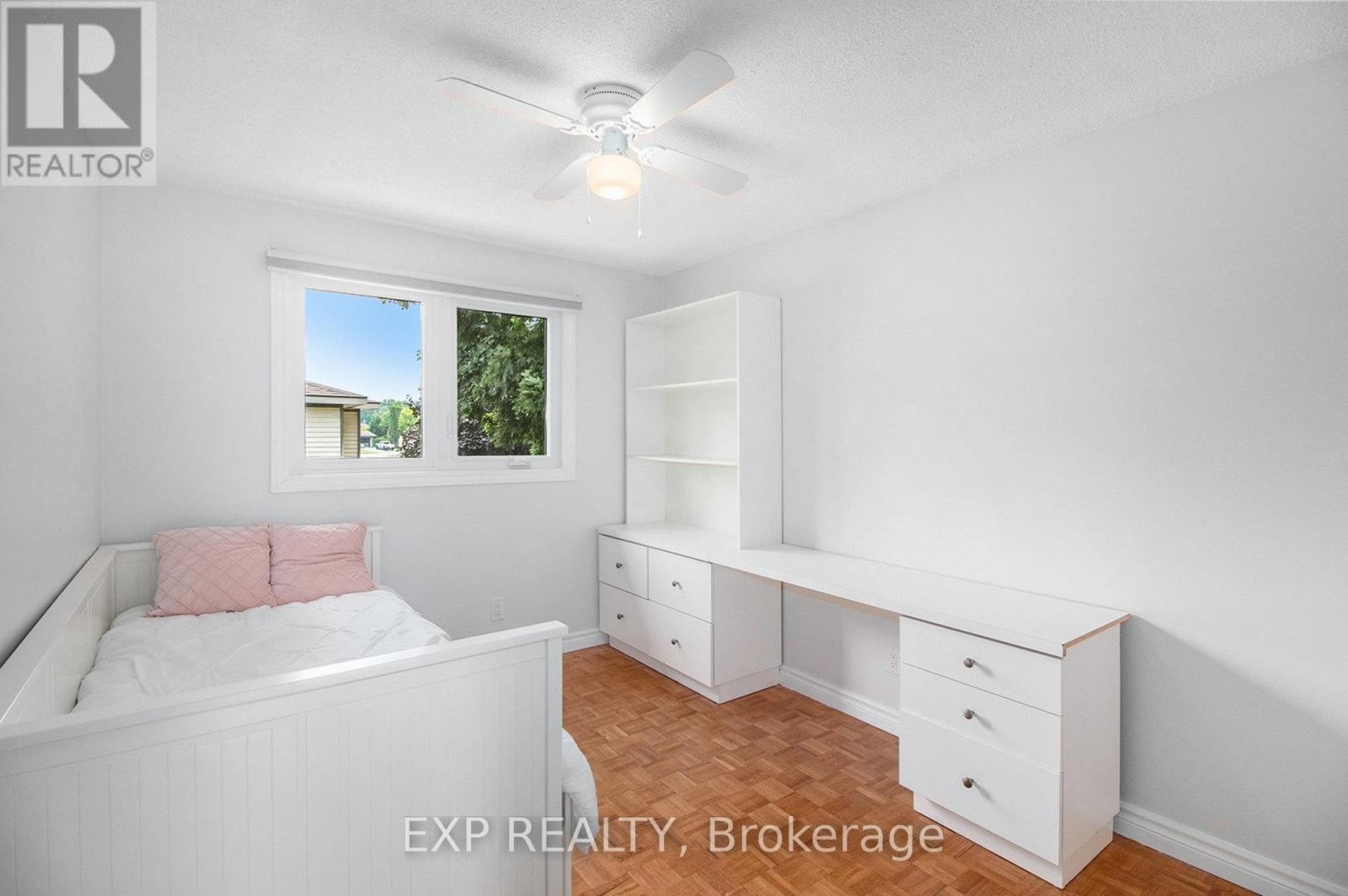 












406 WOODFIELD DRIVE

,
Ottawa,




Ontario
K2G3W9

