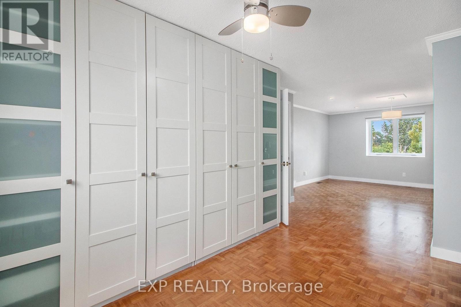 












406 WOODFIELD DRIVE

,
Ottawa,




Ontario
K2G3W9

