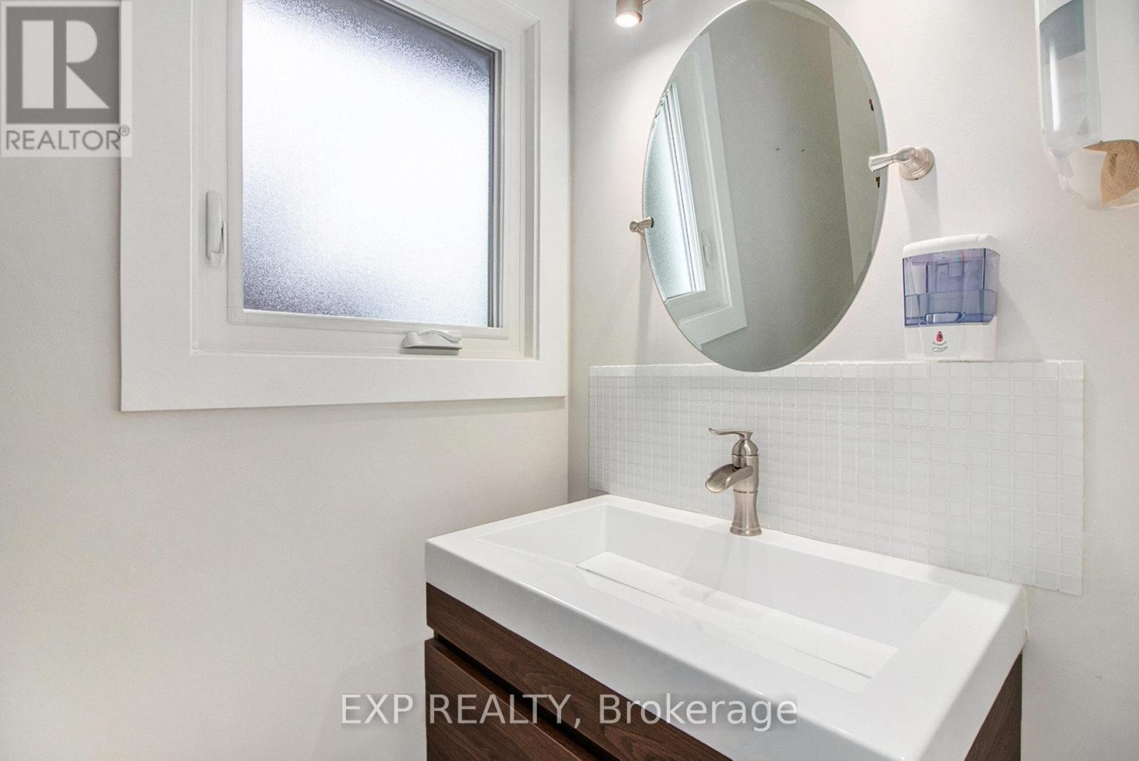 












406 WOODFIELD DRIVE

,
Ottawa,




Ontario
K2G3W9

