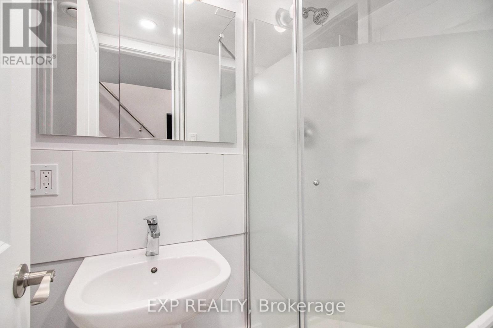 












406 WOODFIELD DRIVE

,
Ottawa,




Ontario
K2G3W9

