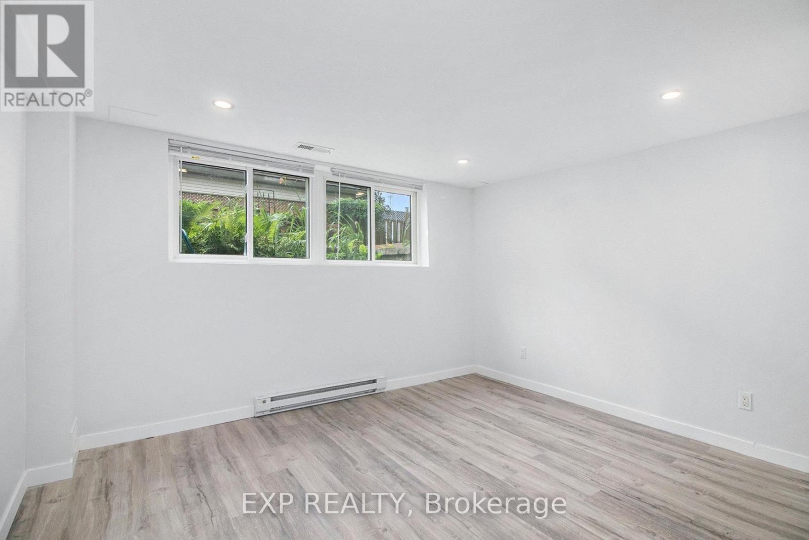 












406 WOODFIELD DRIVE

,
Ottawa,




Ontario
K2G3W9

