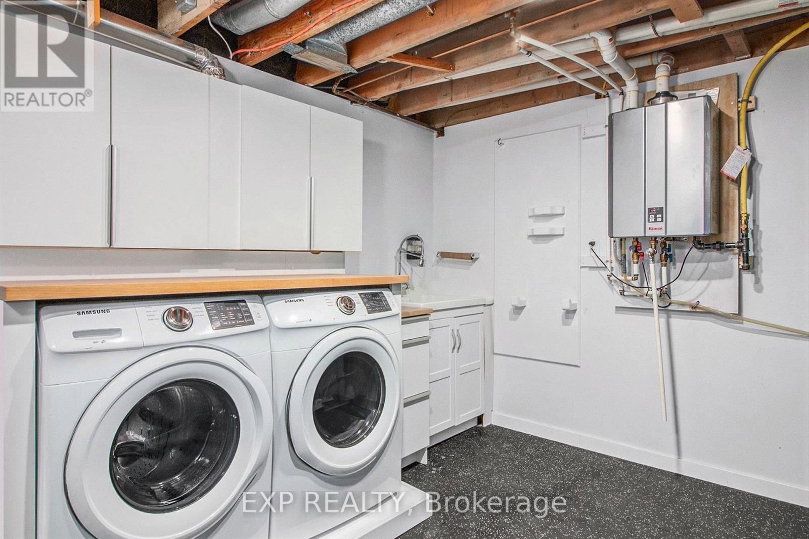 












406 WOODFIELD DRIVE

,
Ottawa,




Ontario
K2G3W9

