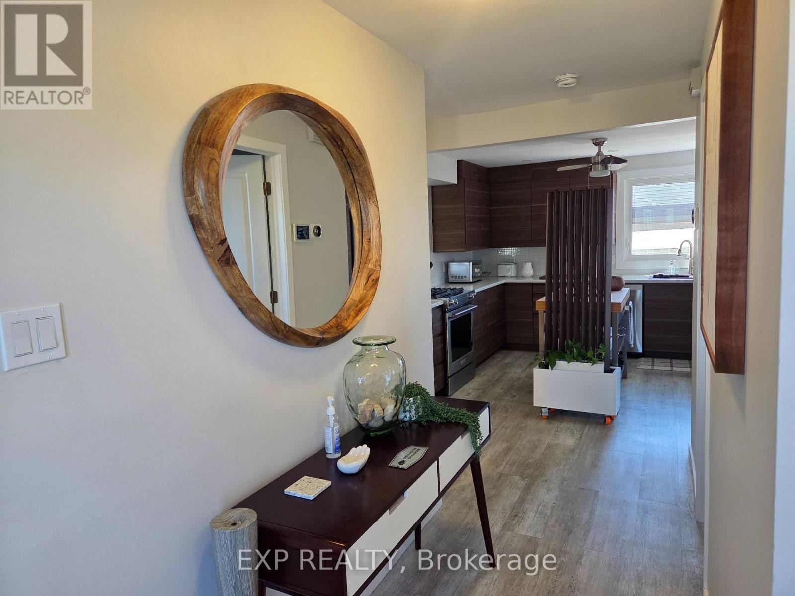 












406 WOODFIELD DRIVE

,
Ottawa,




Ontario
K2G3W9

