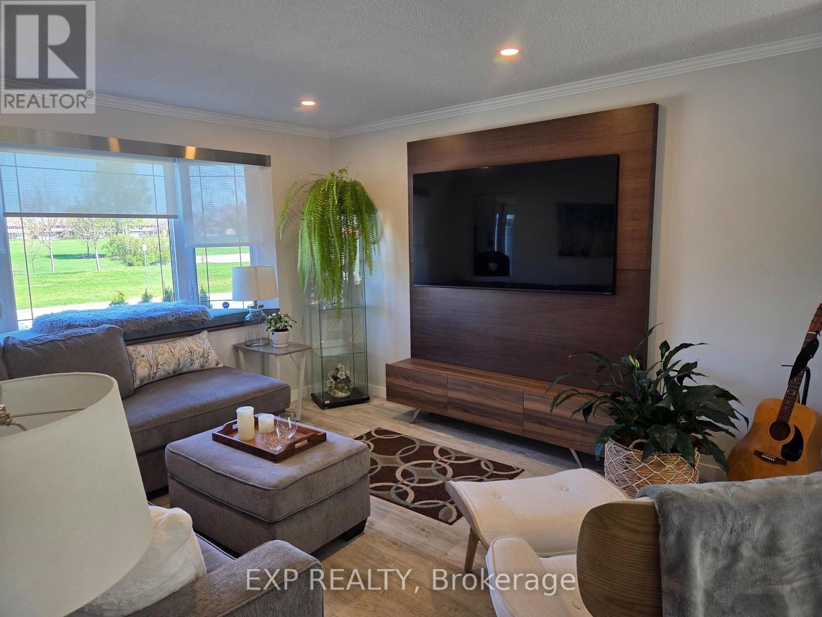 












406 WOODFIELD DRIVE

,
Ottawa,




Ontario
K2G3W9

