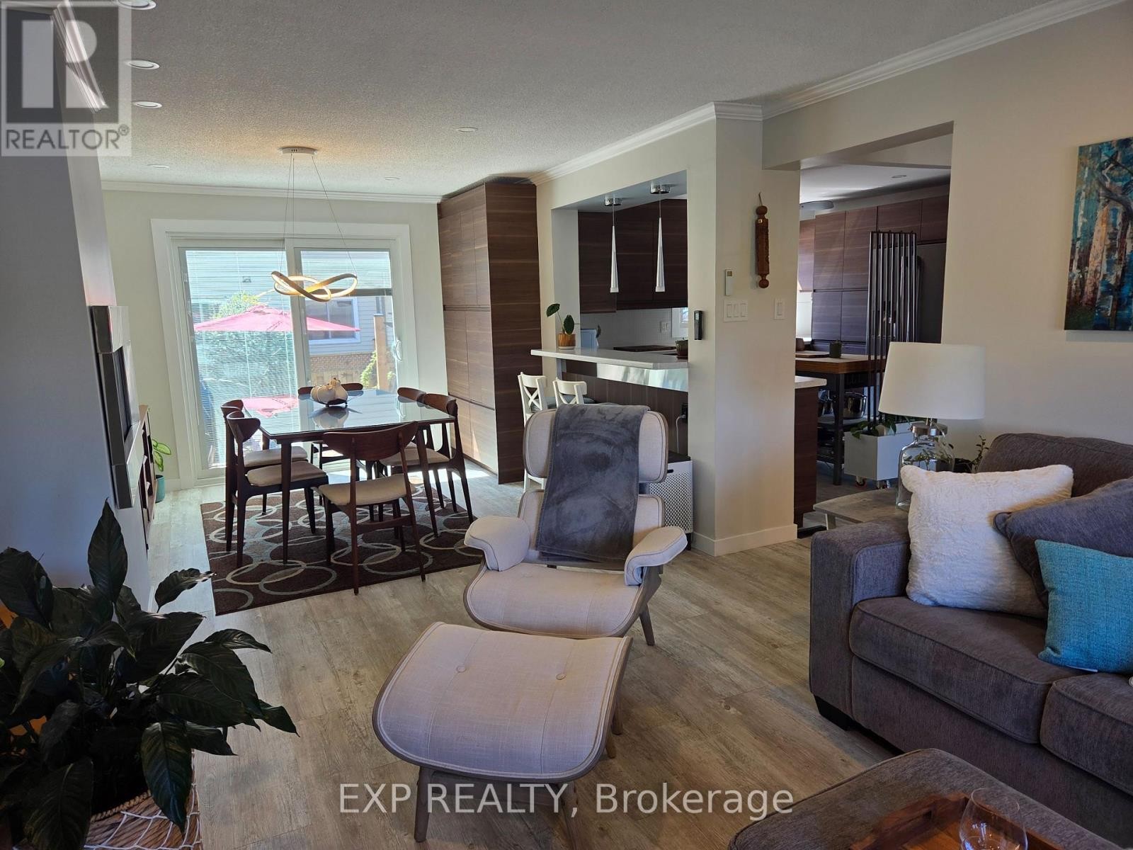 












406 WOODFIELD DRIVE

,
Ottawa,




Ontario
K2G3W9

