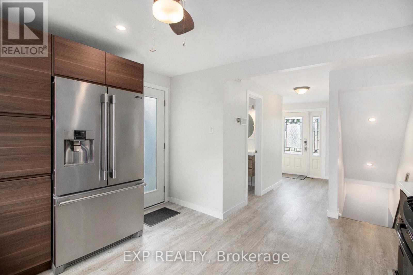 












406 WOODFIELD DRIVE

,
Ottawa,




Ontario
K2G3W9

