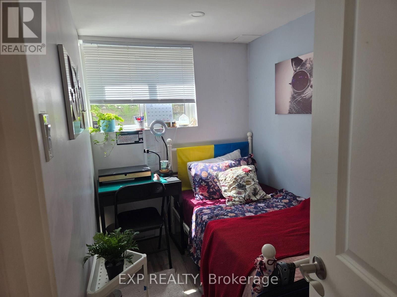 












406 WOODFIELD DRIVE

,
Ottawa,




Ontario
K2G3W9

