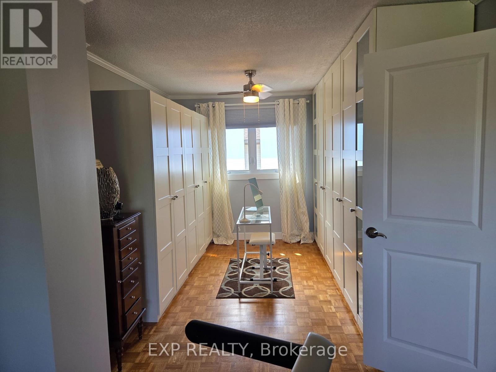 












406 WOODFIELD DRIVE

,
Ottawa,




Ontario
K2G3W9


