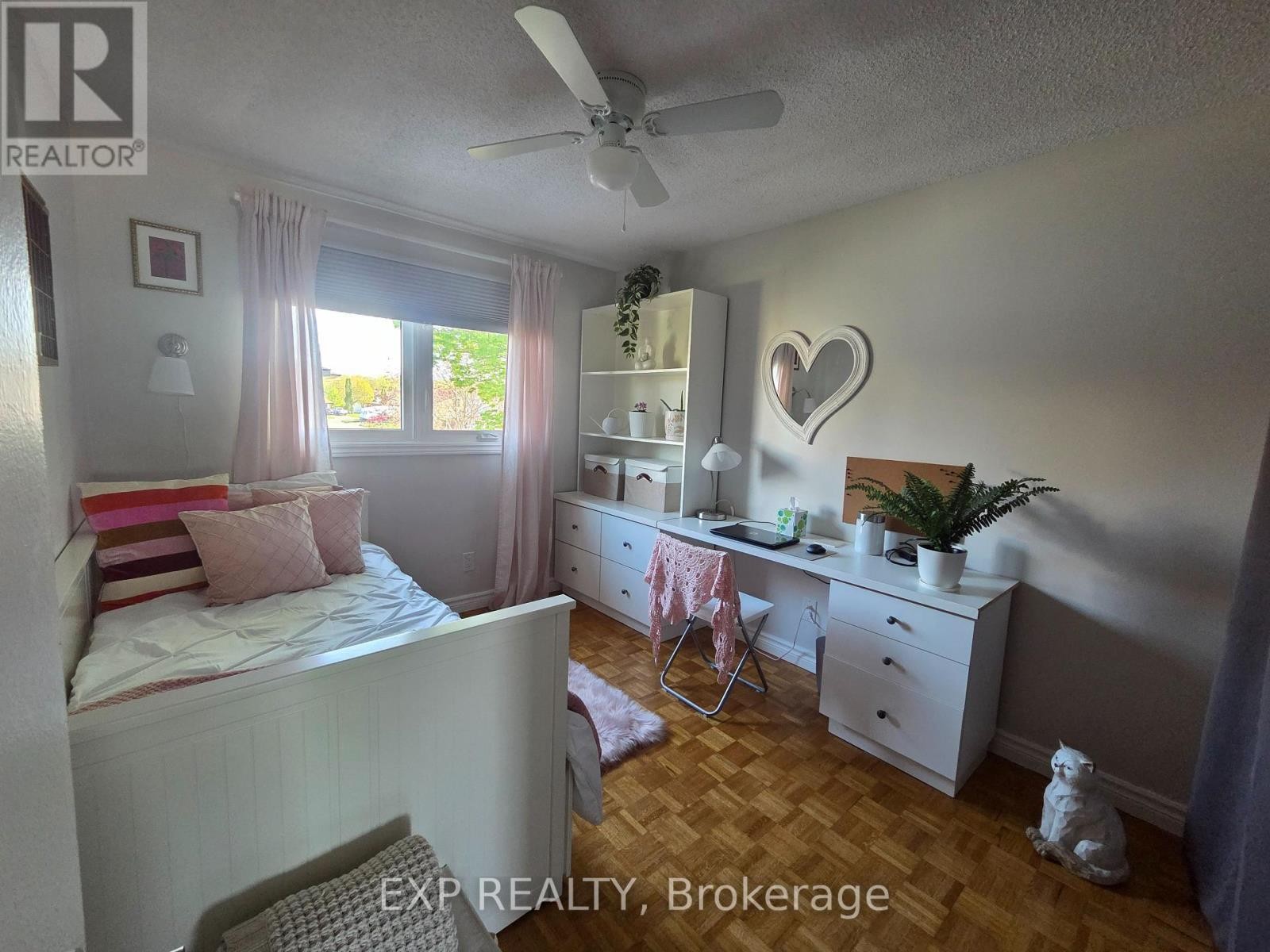 












406 WOODFIELD DRIVE

,
Ottawa,




Ontario
K2G3W9


