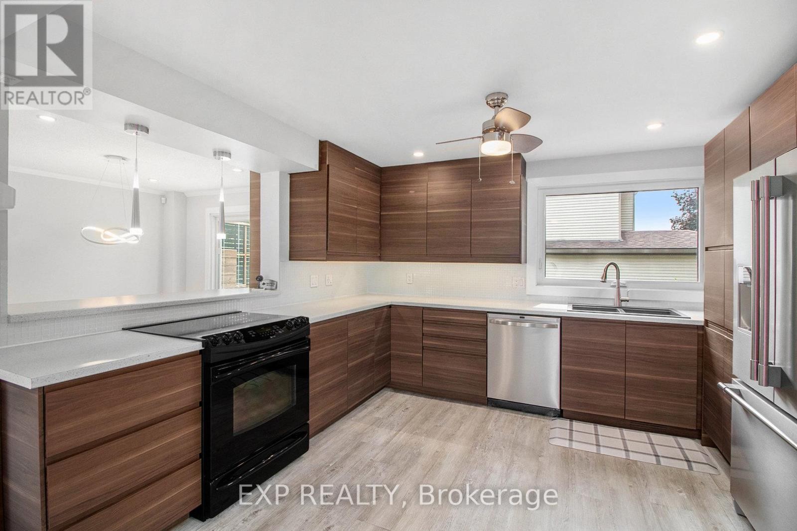 












406 WOODFIELD DRIVE

,
Ottawa,




Ontario
K2G3W9

