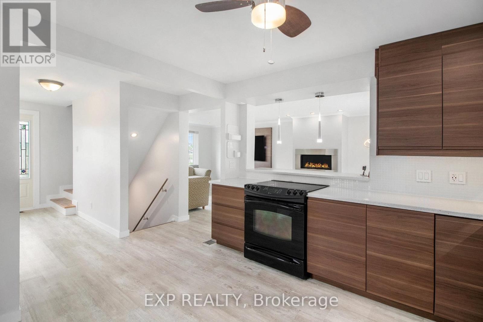 












406 WOODFIELD DRIVE

,
Ottawa,




Ontario
K2G3W9

