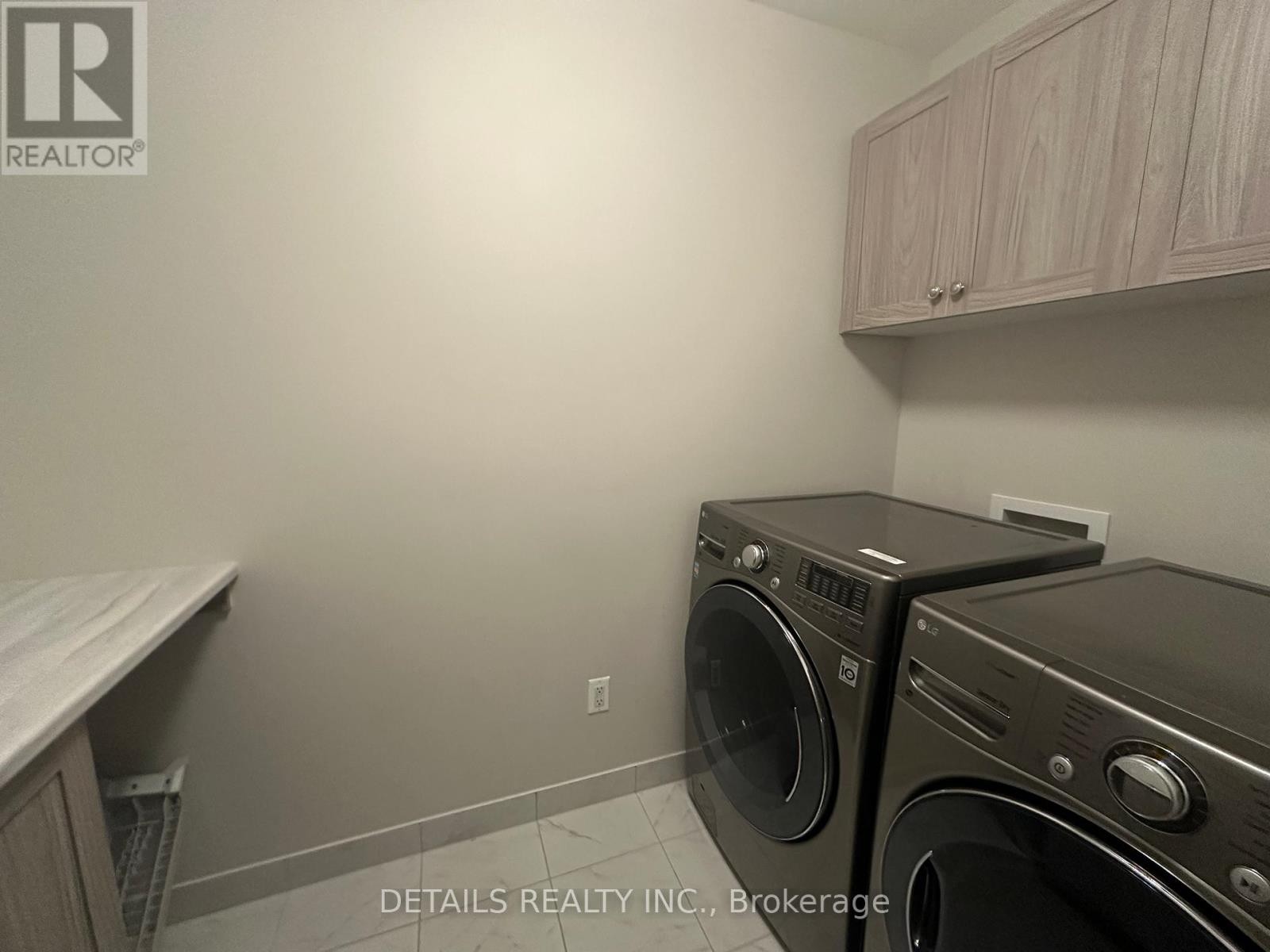 












690 VIVERA PLACE

,
Ottawa,




Ontario
K2S2N1

