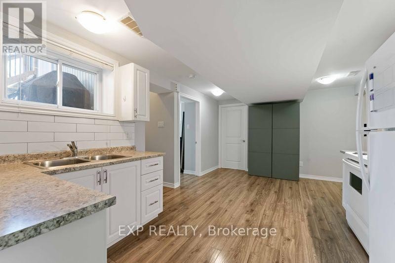 












669 FARMINGTON AVENUE

,
Ottawa,




Ontario
K1V7H4

