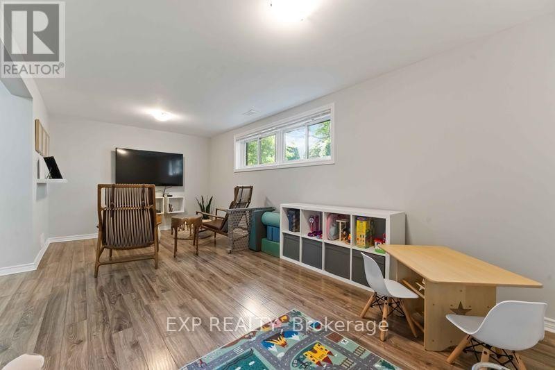 












669 FARMINGTON AVENUE

,
Ottawa,




Ontario
K1V7H4

